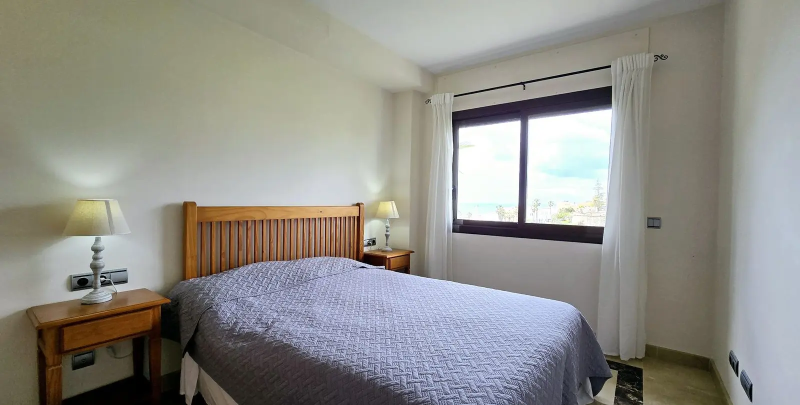 Sale of middle floor apartment in La Duquesa 14