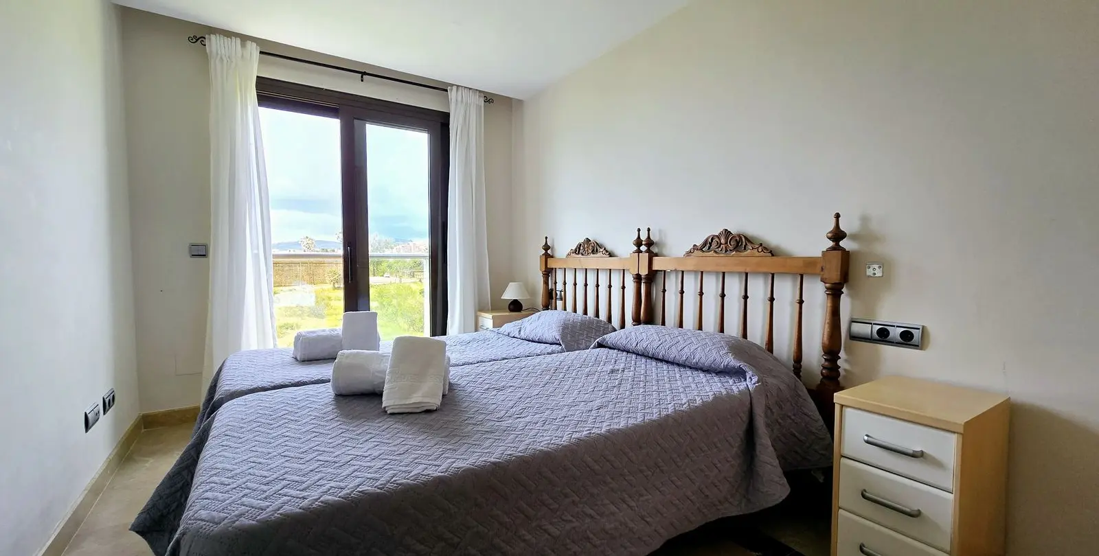 Sale of middle floor apartment in La Duquesa 18