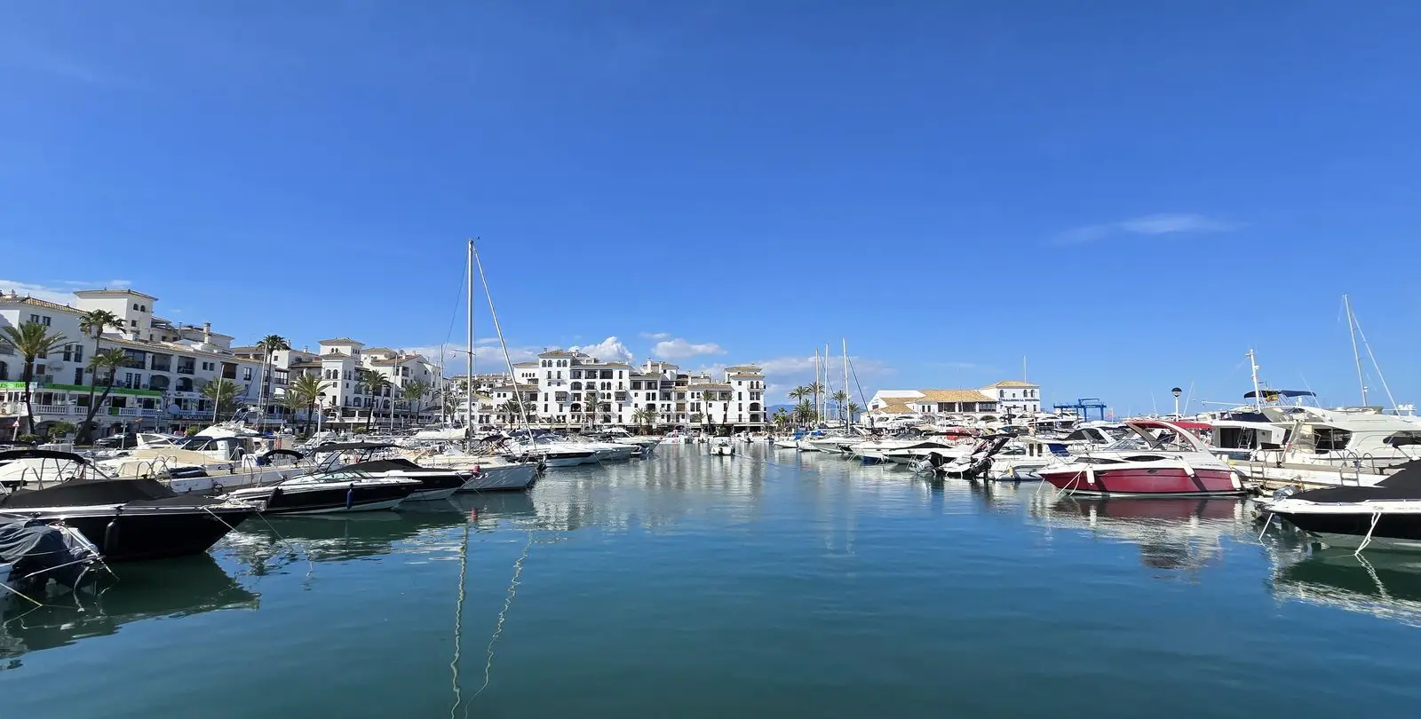 Sale of middle floor apartment in La Duquesa 25