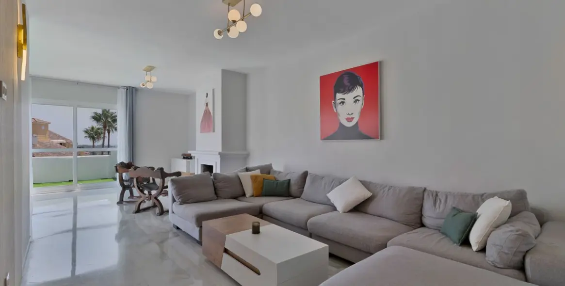 Sale of penthouse in Bel Air 1