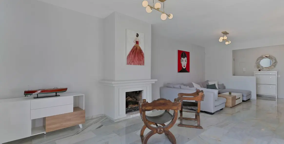 Sale of penthouse in Bel Air 4