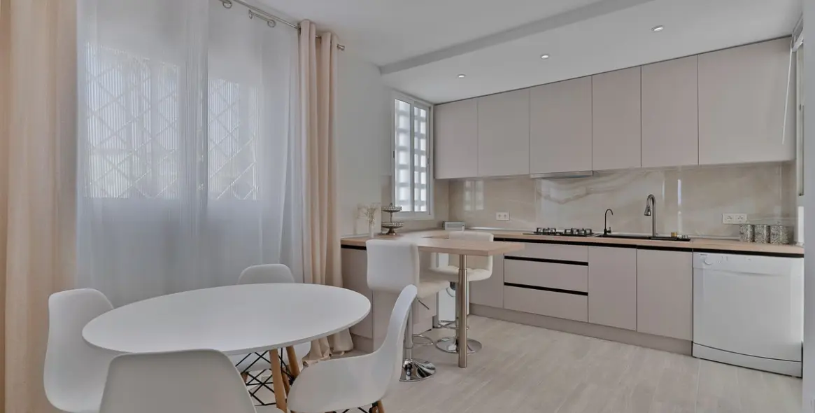 Sale of penthouse in Bel Air 7