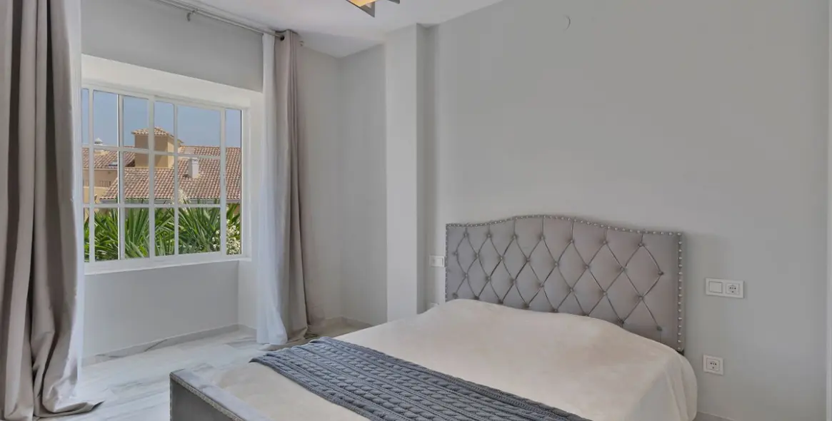 Sale of penthouse in Bel Air 10