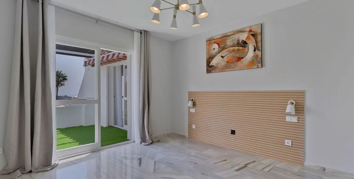 Sale of penthouse in Bel Air 14