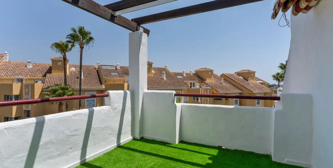 Sale of penthouse in Bel Air 17