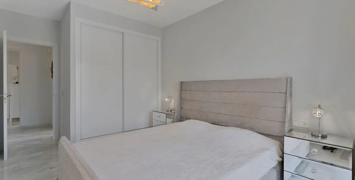 Sale of penthouse in Bel Air 19