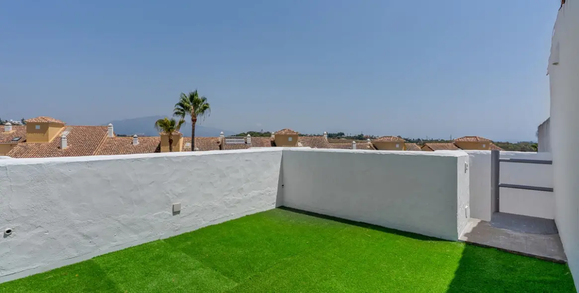 Sale of penthouse in Bel Air 20