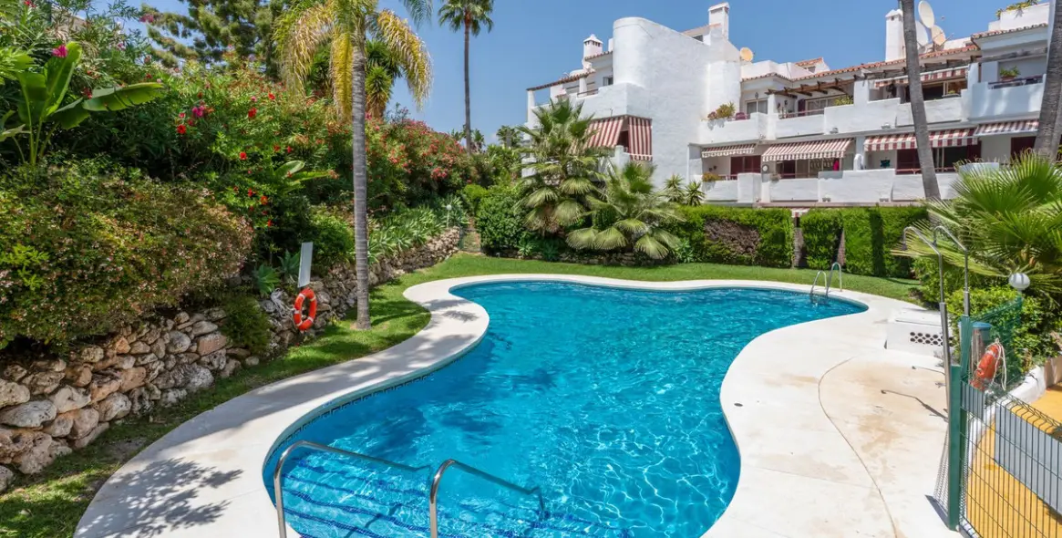 Sale of penthouse in Bel Air 24