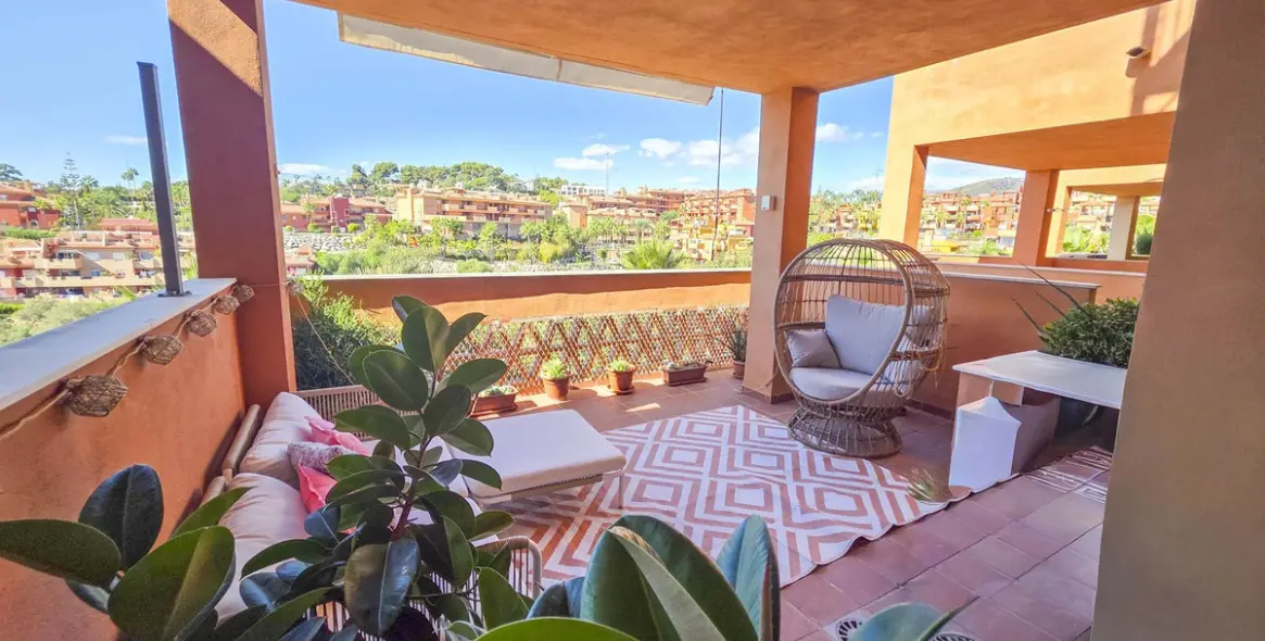 Sale of duplex in Reserva de Marbella 16