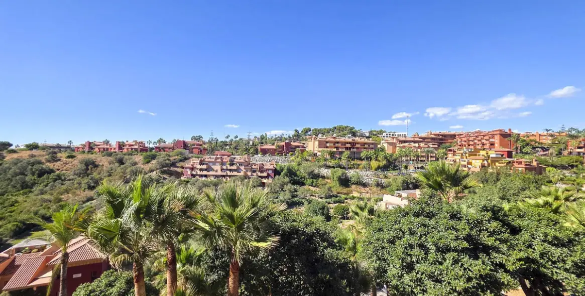 Продажа апартаментов на среднем этаже в Reserva de Marbella 38