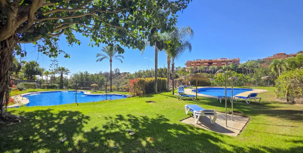 Продажа апартаментов на среднем этаже в Reserva de Marbella 43