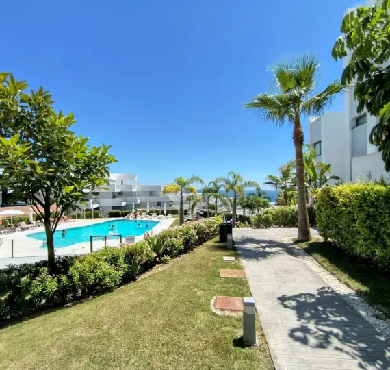 Продажа апартаментов на первом этаже в La Duquesa