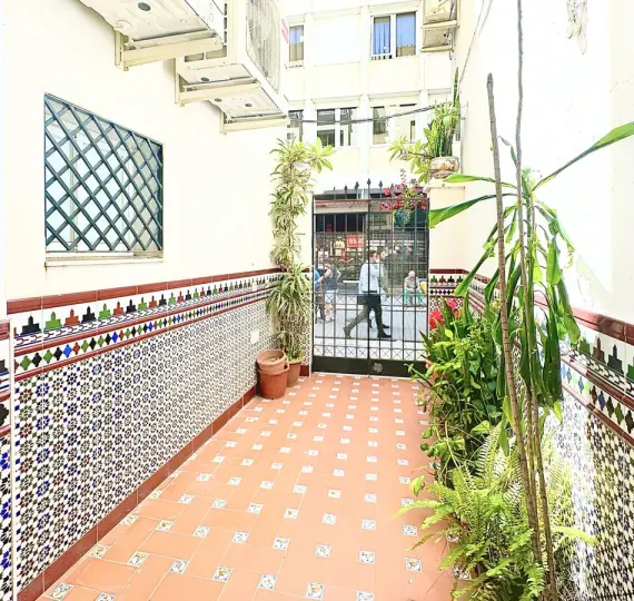 Sale of middle floor apartment in Estepona