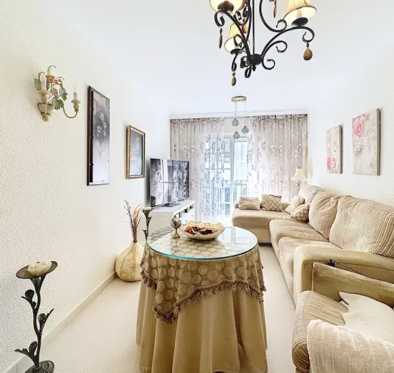 Sale of middle floor apartment in Estepona