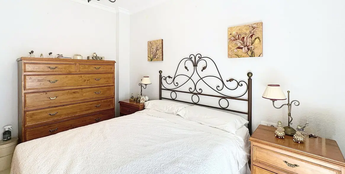 Sale of middle floor apartment in Estepona 11