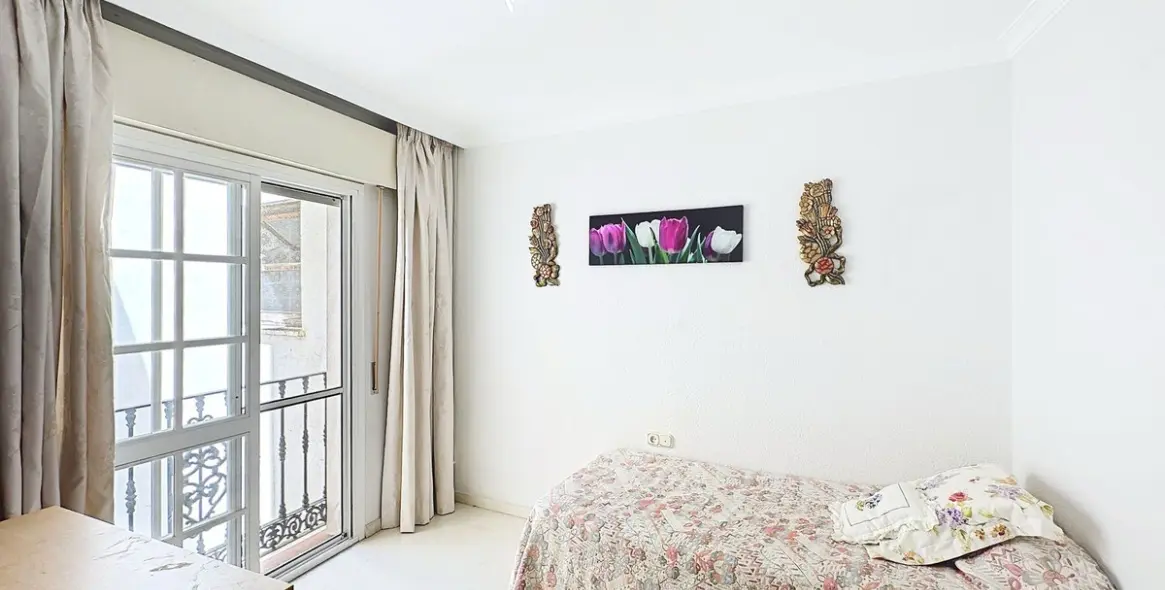 Sale of middle floor apartment in Estepona 14