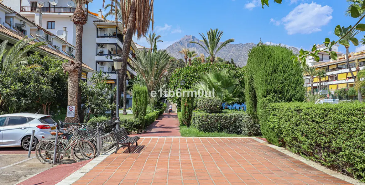 Sale of ground floor apartment in The Golden Mile 2