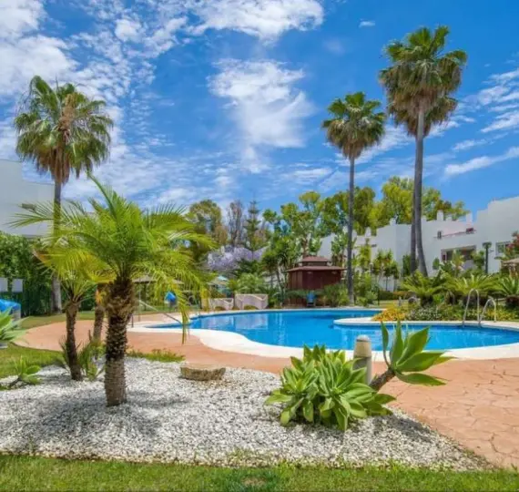 Продажа апартаментов на первом этаже в Guadalmina Baja