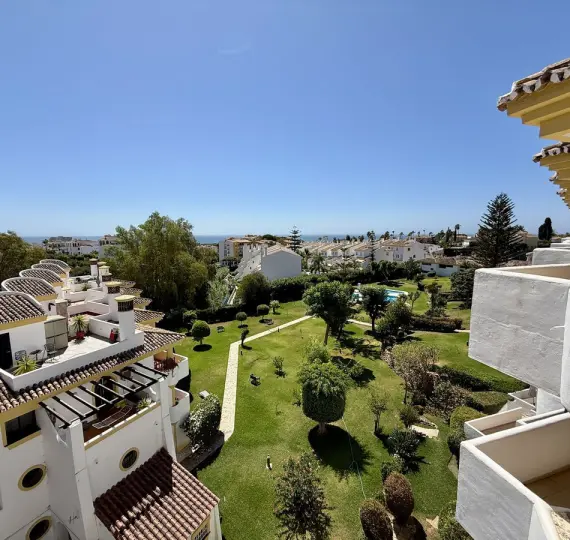 Sale of penthouse in Calahonda