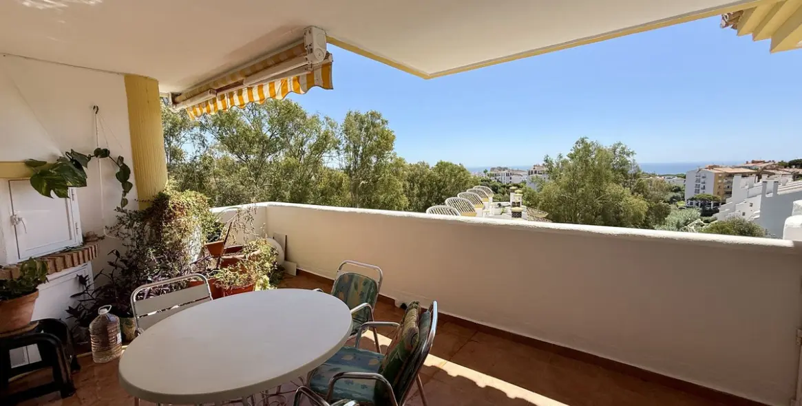 Sale of penthouse in Calahonda 2