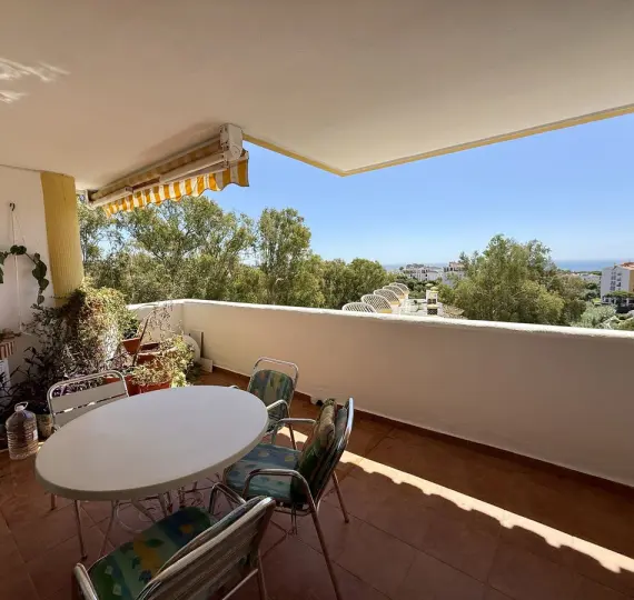 Sale of penthouse in Calahonda