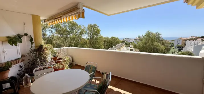 Sale of penthouse in Calahonda 1