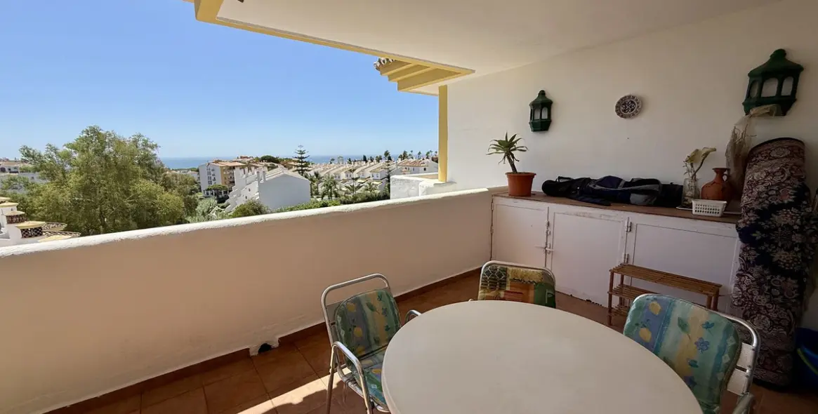 Sale of penthouse in Calahonda 3