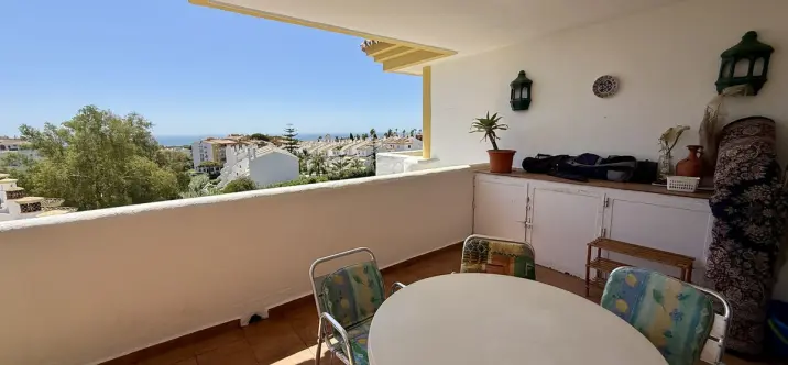 Sale of penthouse in Calahonda 2