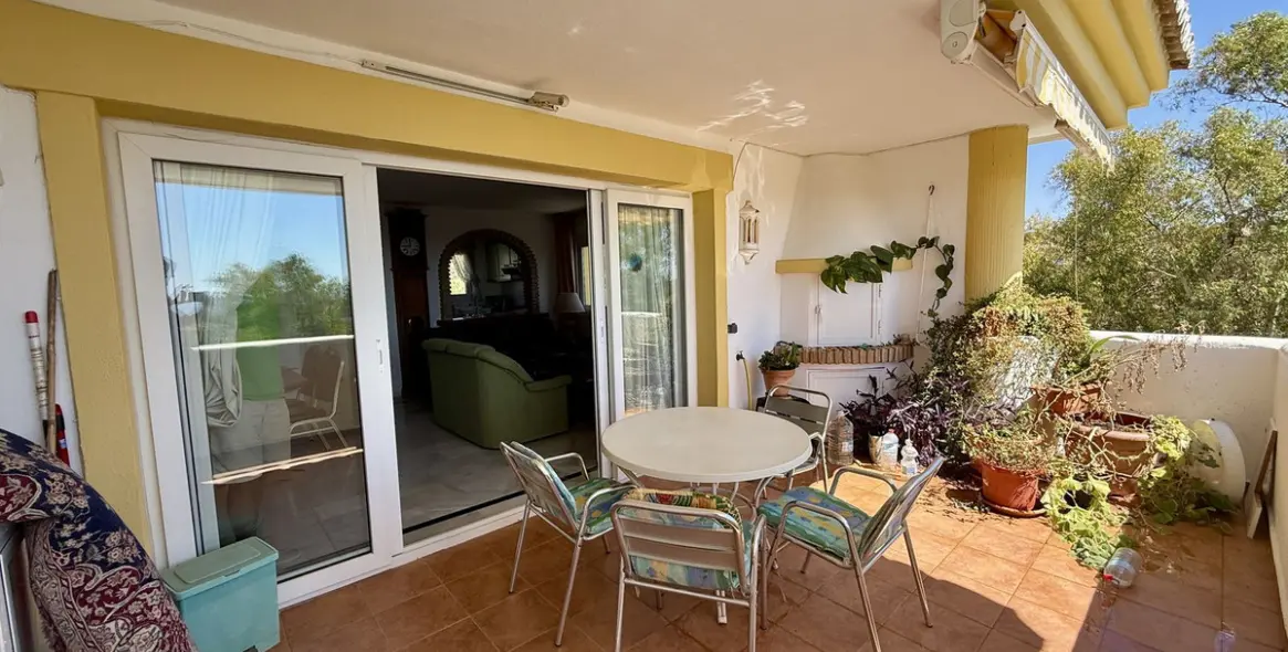 Sale of penthouse in Calahonda 4