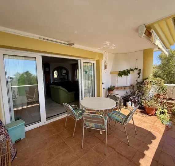 Sale of penthouse in Calahonda