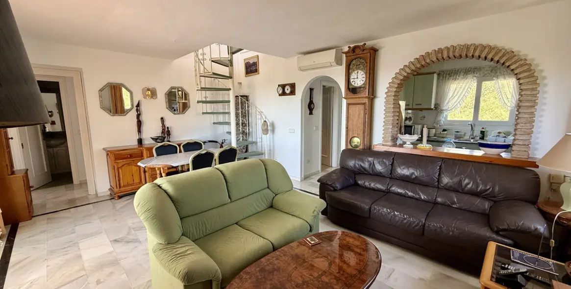 Sale of penthouse in Calahonda 5