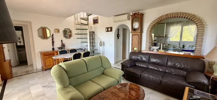 Sale of penthouse in Calahonda 4