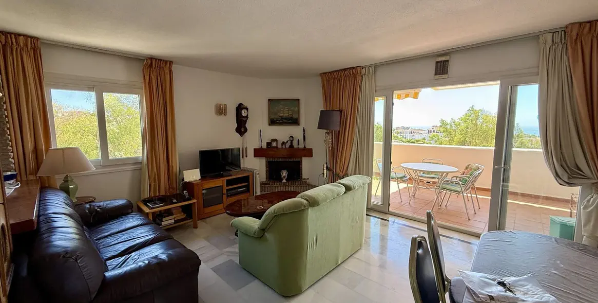 Sale of penthouse in Calahonda 6