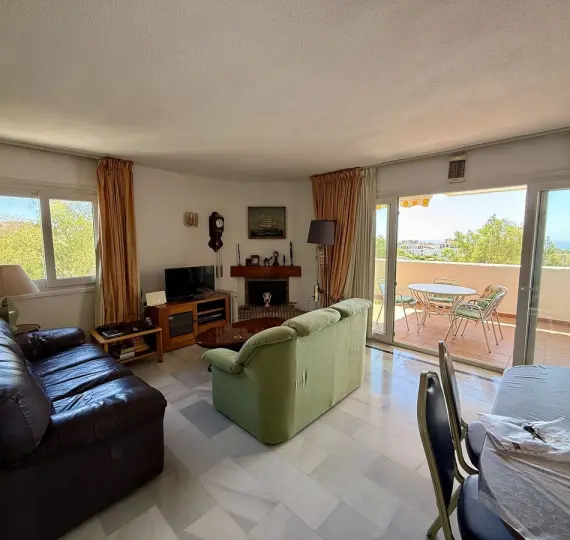Sale of penthouse in Calahonda