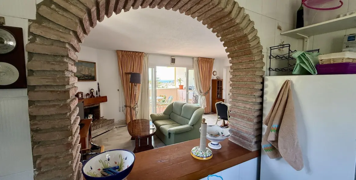 Sale of penthouse in Calahonda 10