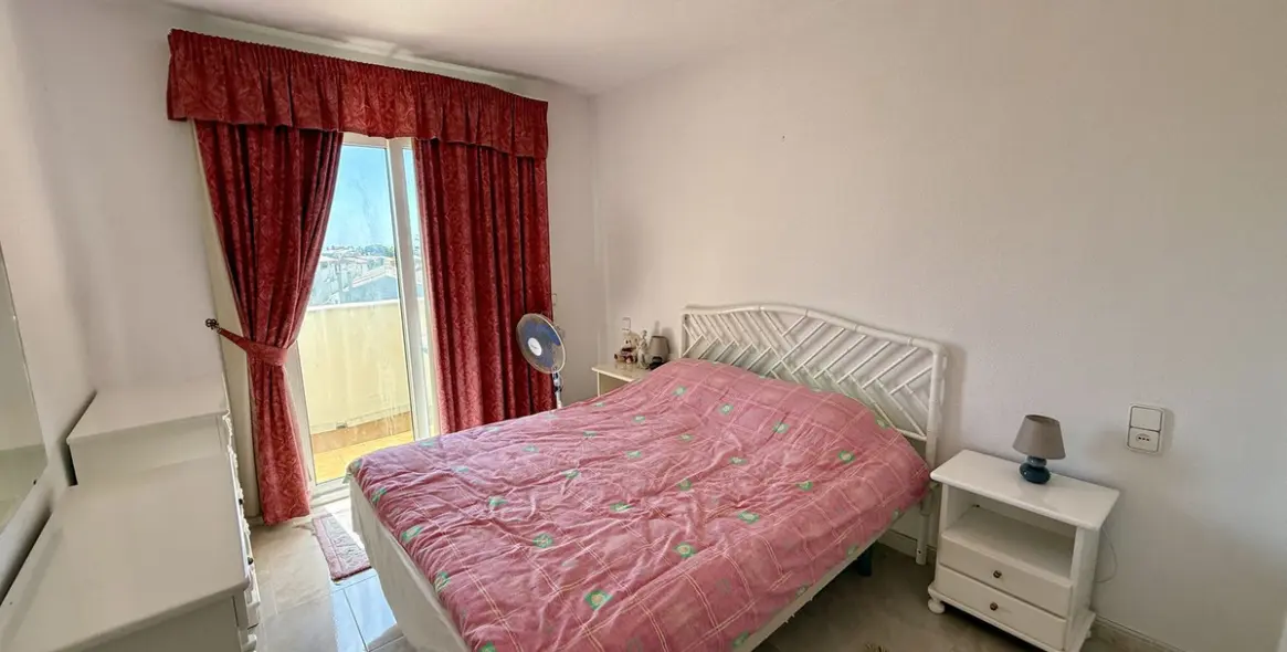 Sale of penthouse in Calahonda 11