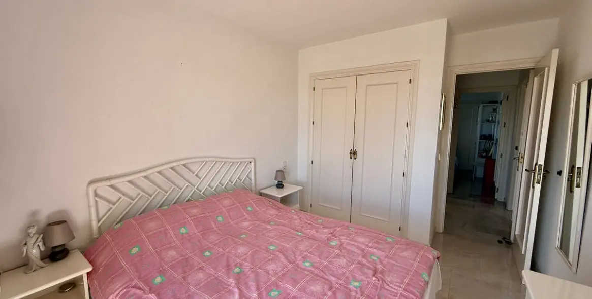 Sale of penthouse in Calahonda 12