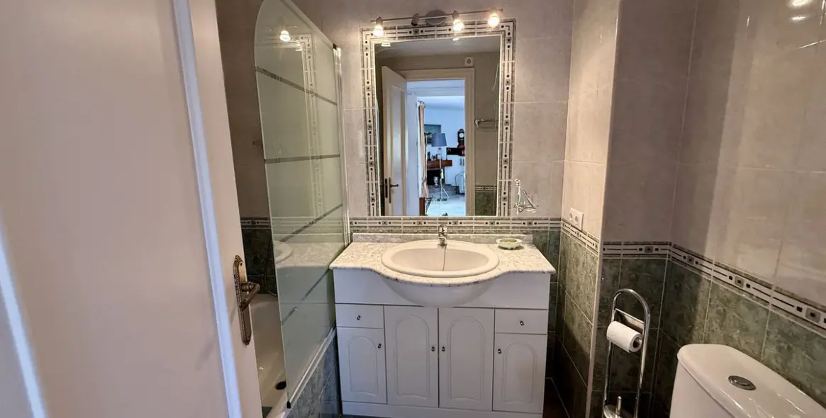 Sale of penthouse in Calahonda 14