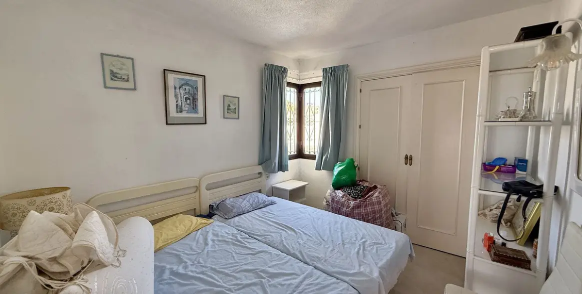 Sale of penthouse in Calahonda 15