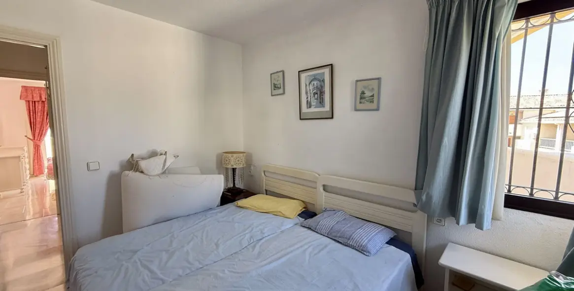 Sale of penthouse in Calahonda 16