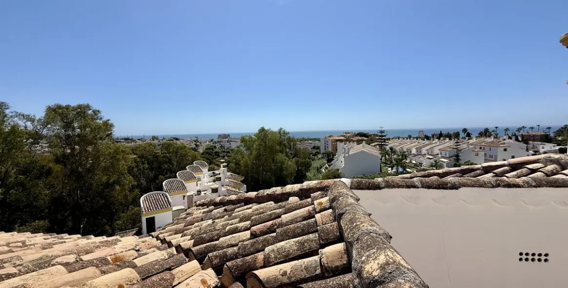 Sale of penthouse in Calahonda 21