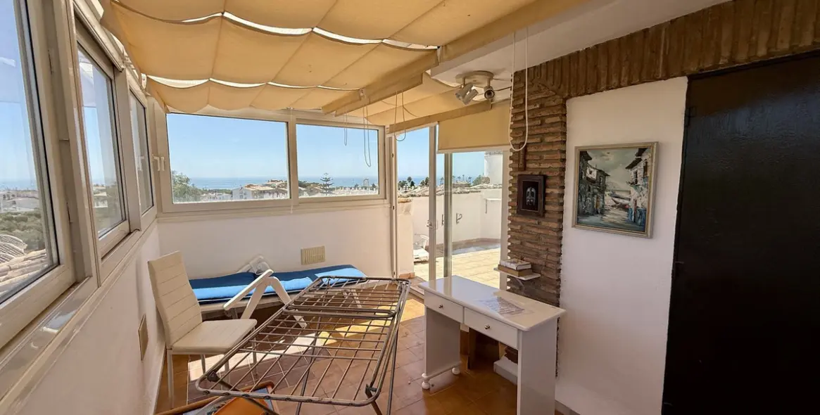 Sale of penthouse in Calahonda 23