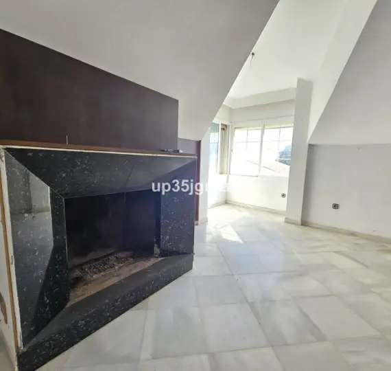 Penthouse R5171008