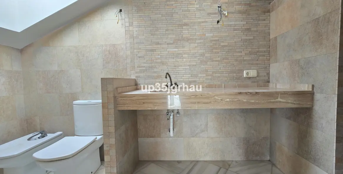 Sale of penthouse in Estepona 4