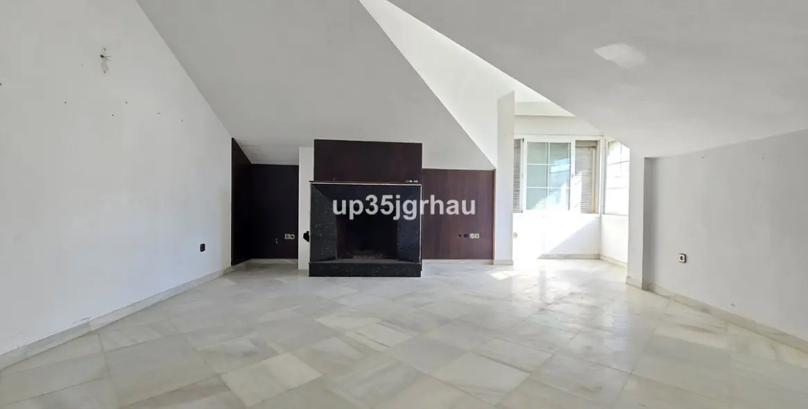 Sale of penthouse in Estepona 7