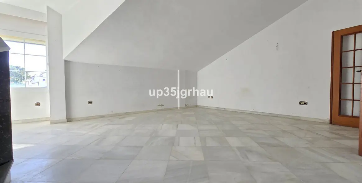 Sale of penthouse in Estepona 8