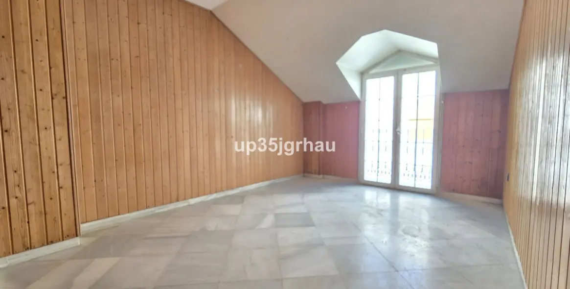 Sale of penthouse in Estepona 10
