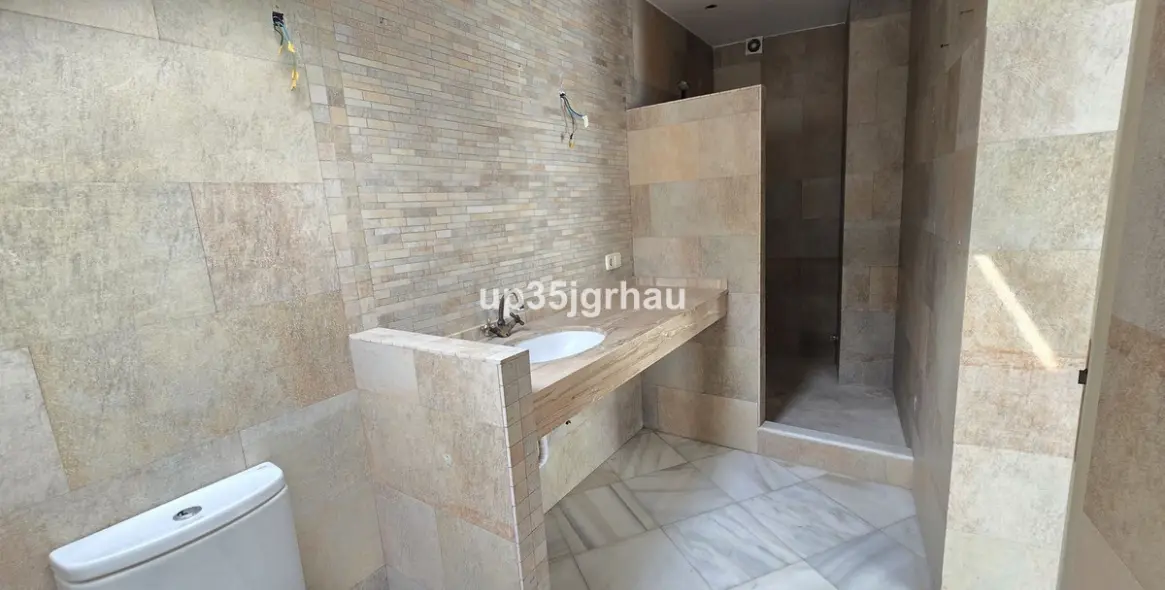 Sale of penthouse in Estepona 15