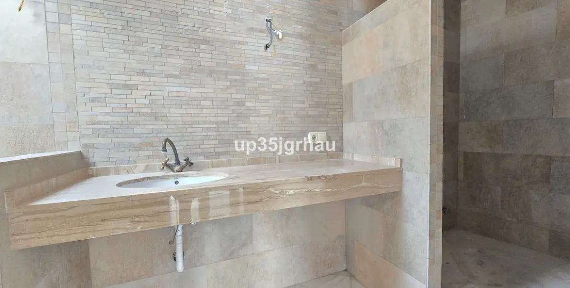 Sale of penthouse in Estepona 16