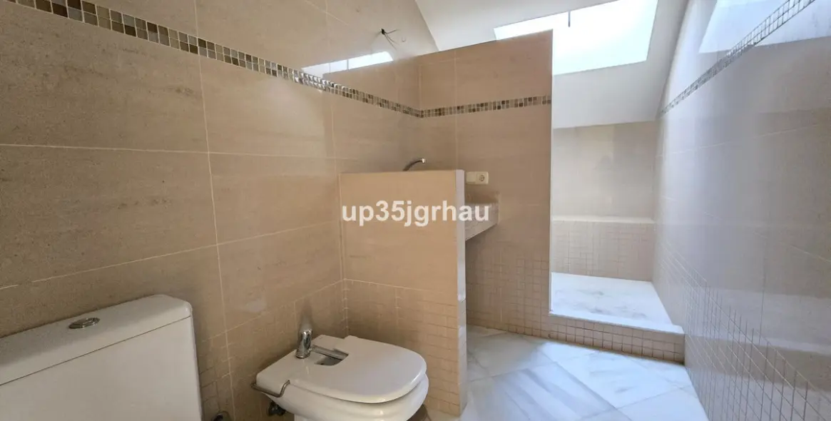 Sale of penthouse in Estepona 17